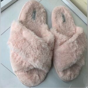 Splendid Pink Fuzzy Slipper / Sandals Size S/M